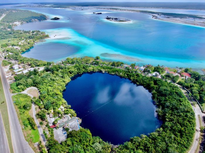 Bacalar mexico lagoon colours seven way peninsula